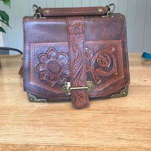 Beautiful detailed leather hand bag!